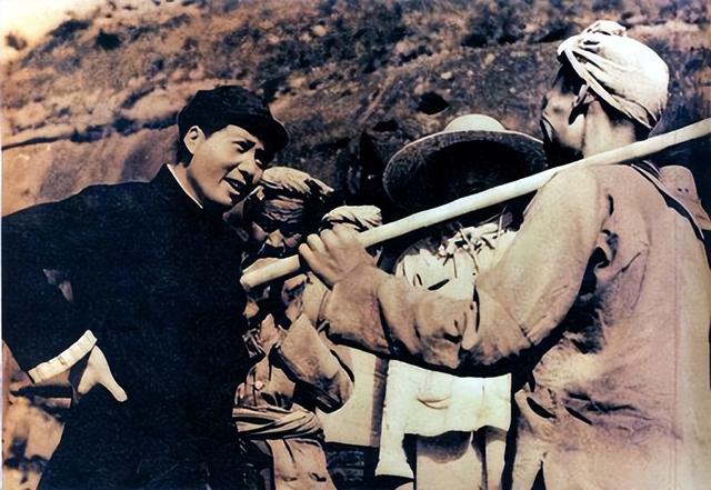 最小红军被质疑，毛主席问怎么证明你参加过长征？他：我大舅贺龙