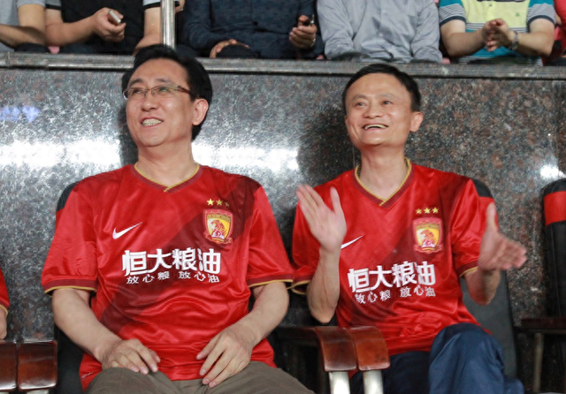 疯传！恒大歌舞团私照流出！网友：简直不敢相信！