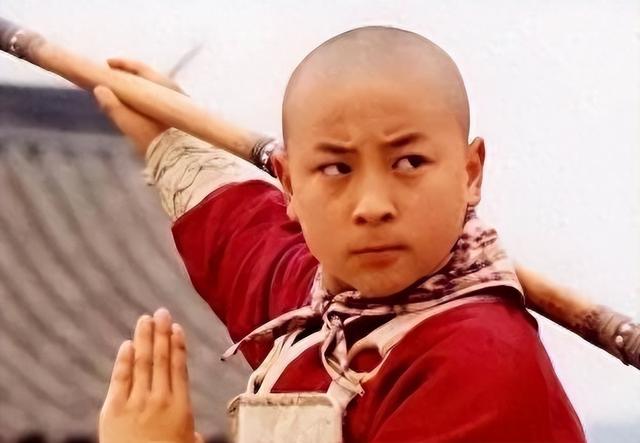 身家亿万亲爹吸血多年，现37岁无人问津的释小龙，到底做错了啥