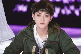 黄子韬携外星兄弟抖音首播，梦回18岁帅气造型，网友：爱韬韬图片