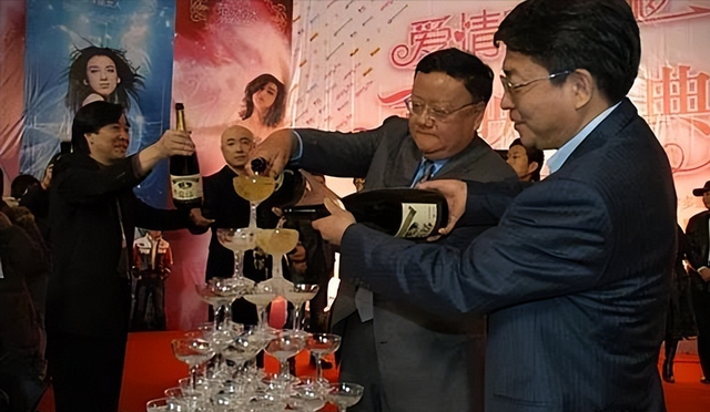 傍大款，当小三，私生活混乱！难怪16年过去，阔太们还在防着她