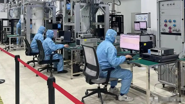 骆家辉警告中国：最好不要自主生产尖端芯片，这不是美国想看到的