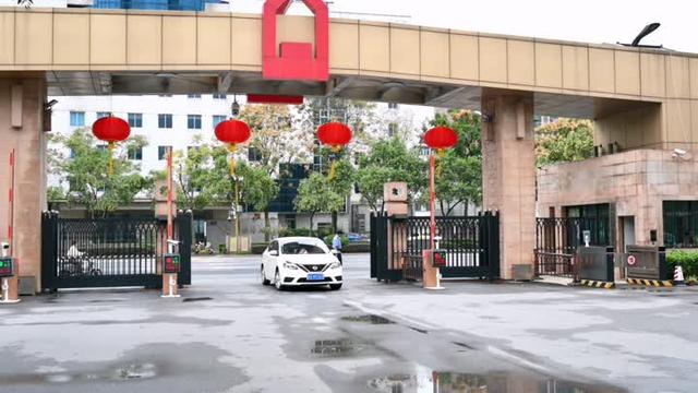 超级黄金周”第三天：系列“宠客”举措诚意满满 “微笑扬州”服务游客点赞