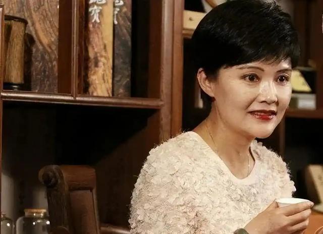 她11岁被导演看中，与名导同居多年被抛弃，如今复出却无人问津