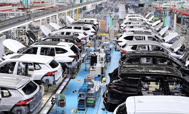 拒不认错的高市早苗，突然收到两个坏消息：中方这次动真格了