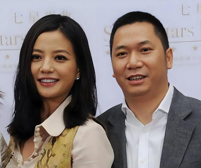 黄有龙没想到，才与自己官宣离婚2年	，前妻赵薇就因李湘深陷泥潭