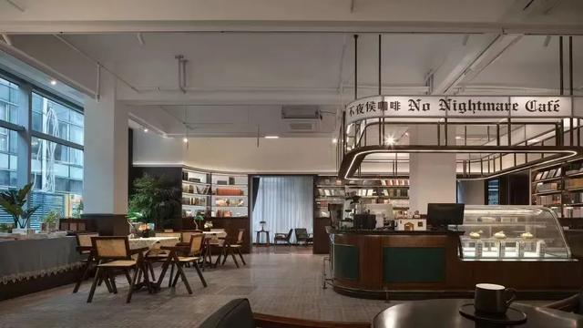 淘书逛展、夜游夜市、盖章打卡……上海书展的快乐，弥漫在整座城市→