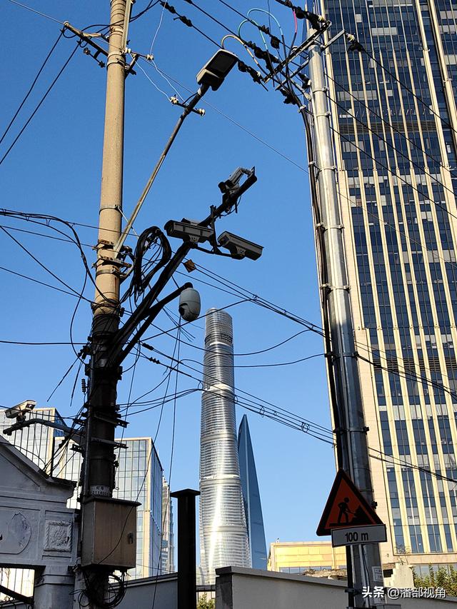 冬日暖阳里的上海街景