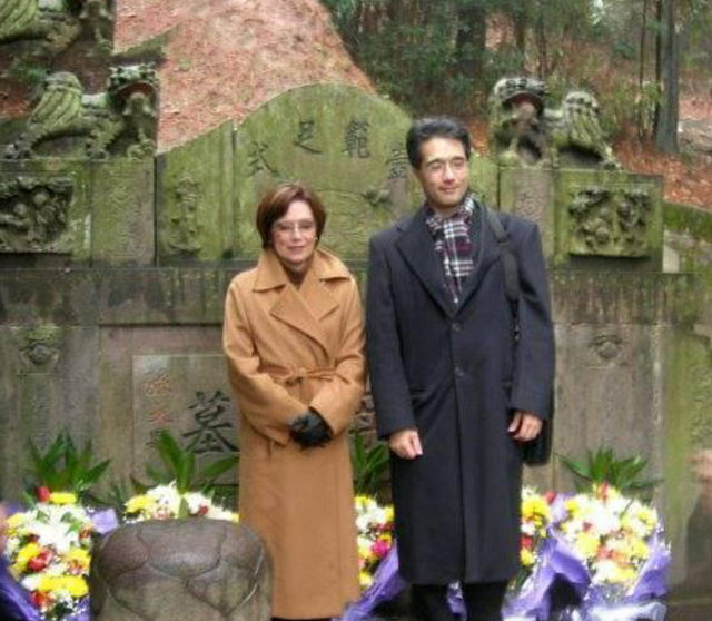 1993年石维坚建议蒋纬国回大陆看看，对方坦言道：回去就回不来了