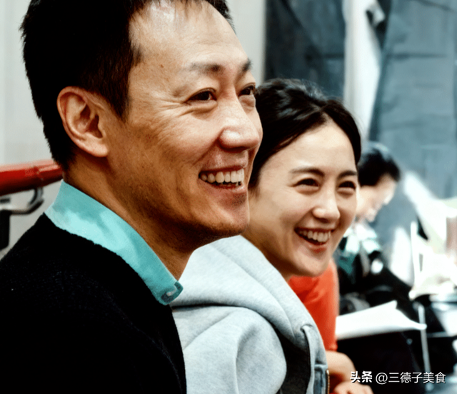 离春节不到2月	，52岁辛柏青高调传出喜讯，朱媛媛终于可以放心了