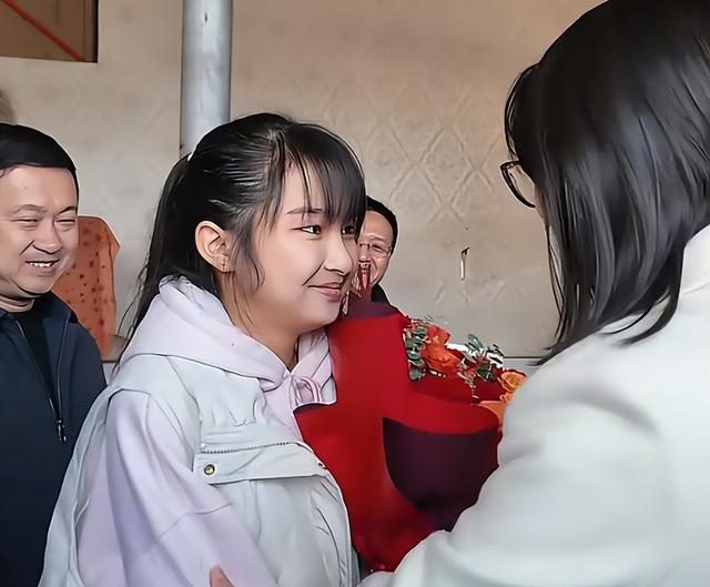 远离造神陷阱，官媒揭开冰窟救人后李佳婷现状，令人担心的事发生