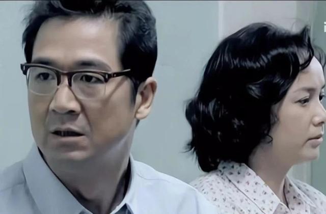 结婚10多年妻子意外发现：自己年入200万的丈夫，竟然是父母当年介绍，自己死活不要的相亲对象！