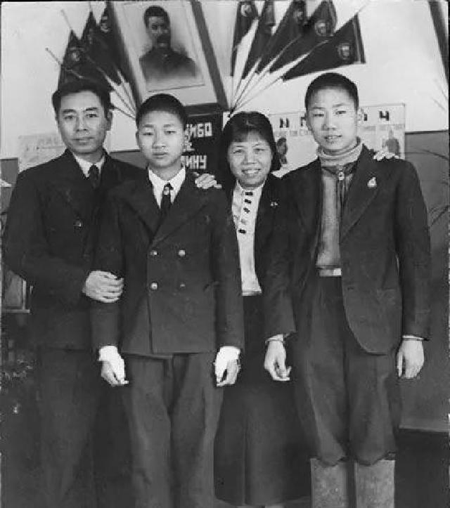 2002年，董健吾后人与刘思齐对簿公堂，揭开了毛岸英在上海的遭遇