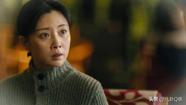 她是演员中的富婆，豪车多的开不过来，如今45岁却像年龄少女