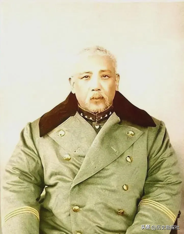 这是袁世凯五姨太的真实样貌，头发稀疏并不貌美，但备受宠爱