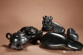 和田玉黑色系里少见的珍品，墨玉只能排第三！而这些更加少见！图片