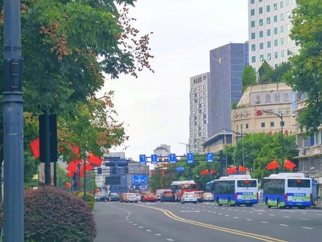 漫步拱墅，邂逅满街“中国红”！
