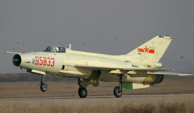 攻不了也守不住？中国空军在西藏上空，被印度空军足足欺负了40年