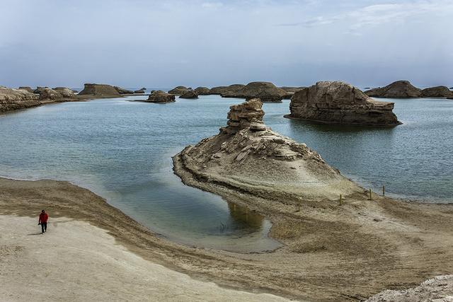 青海旅游-海西州-乌素特水上雅丹景区