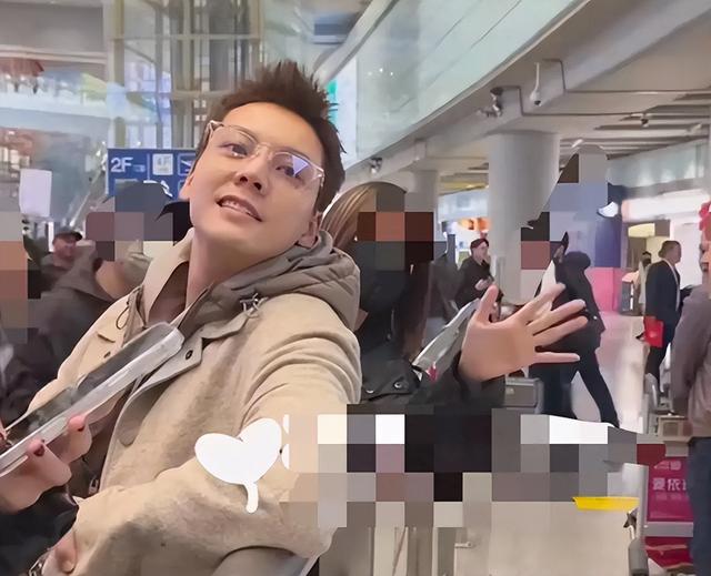 陈伟霆妈妈飞北京看孙子！婆媳第一次见面，何穗大胆拍辣照迎接！