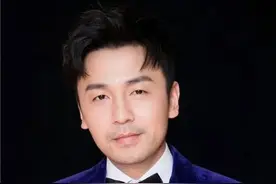 我们都被“窝囊废”雷佳音骗了！少年时早恋叛逆，与大学同学裸婚，妻子竟是童年女神图片