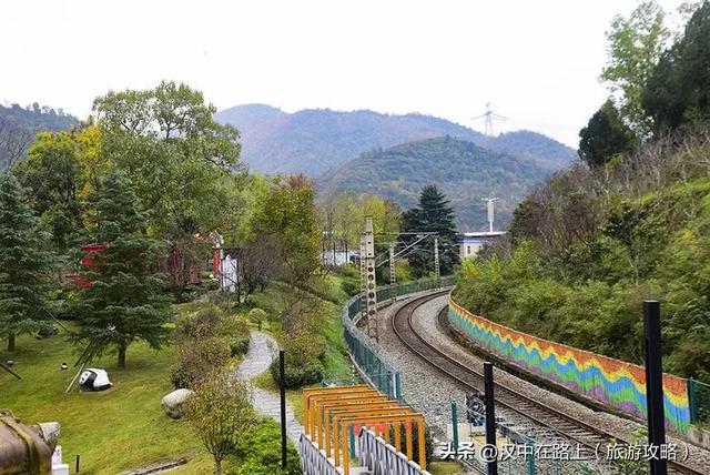 汉中出发沿嘉陵江跨省自驾，把秦巴深秋的美景装进车窗～图片