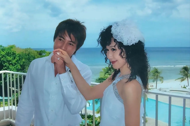 夫妻俩为了不变老，坚持31年不吃肉不生子，如今59岁近照不敢认