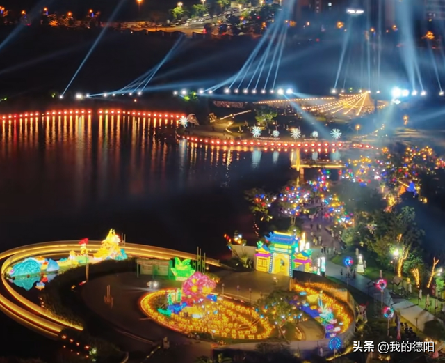 德阳灯会联袂西昌火把节 古蜀光影盛宴点亮凉山夜