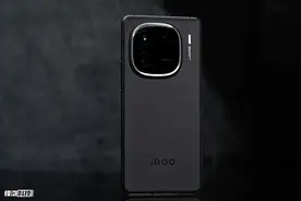 iQOO 12评测：标准版的升级，不只是外观图片