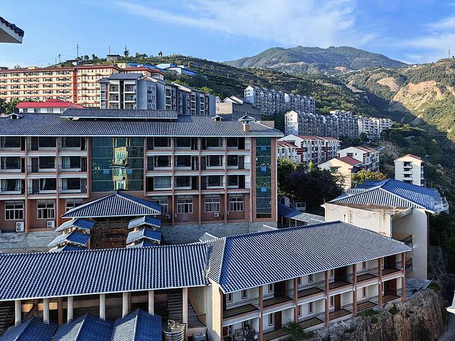 2024深秋四川行16 奉节县夔门大酒店 揽月楼凭栏夔门雄景入画来​