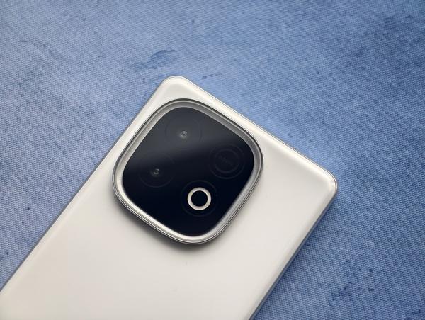 iQOO Z10 Turbo体验：中端市场的“规则破坏者”