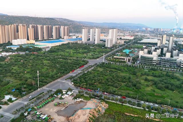 晨色里的兰州七里河彭家坪——都市文化休闲公园