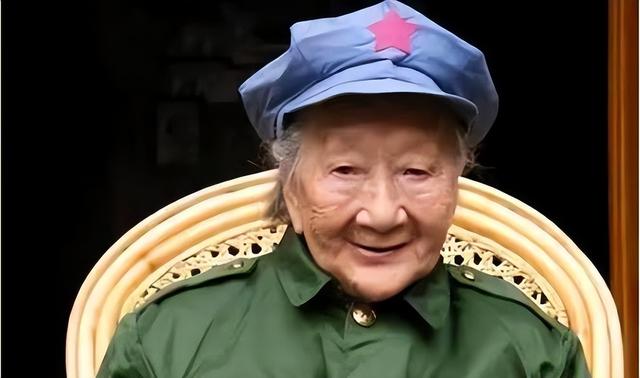 1950我军俘获一女土匪，审讯时她却说：我是红军，妇女独立团排长