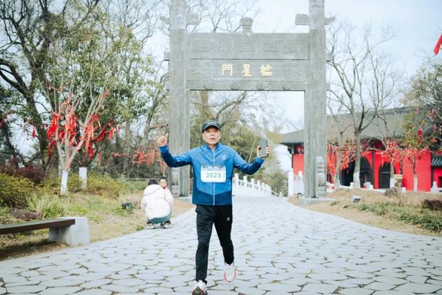 在上班和上进之间，我选择了上游子山