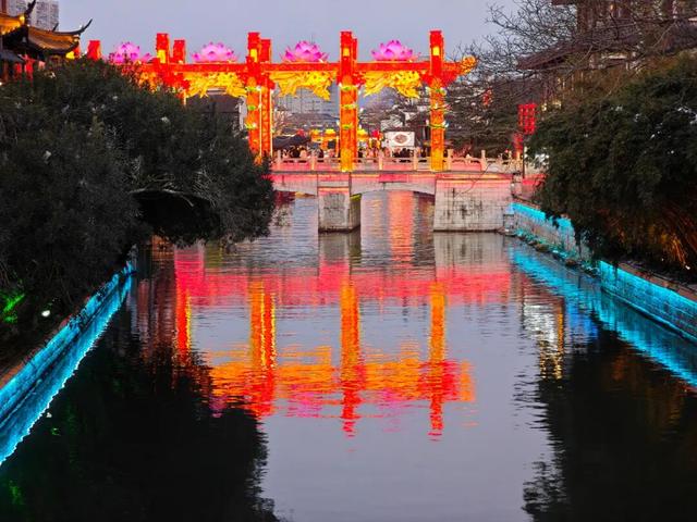 亮灯！马到！这是昨晚的南京