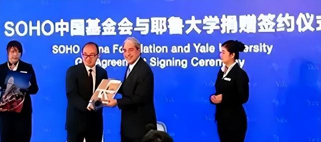善恶终有报：疫情时对中国一毛不拔，却大方捐美国6亿，如今咋样