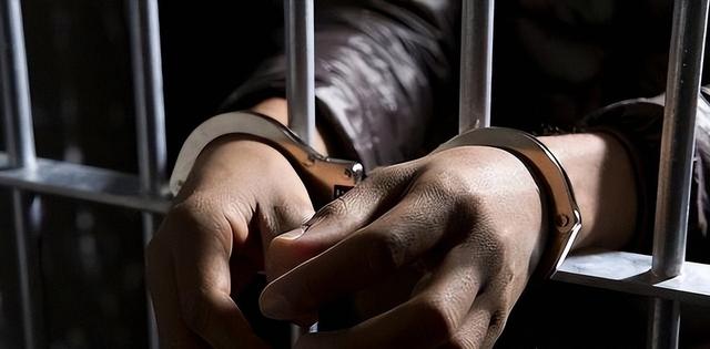 又揪出来一个大贪！金额达到9.7亿，首富夫人郝斌跨国逃亡失败了