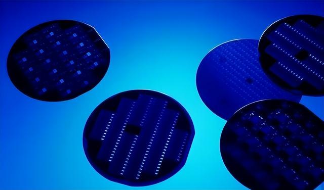 荷兰巨头断供中企晶圆，中国甩出10亿账单反杀！国家这次绝不退让