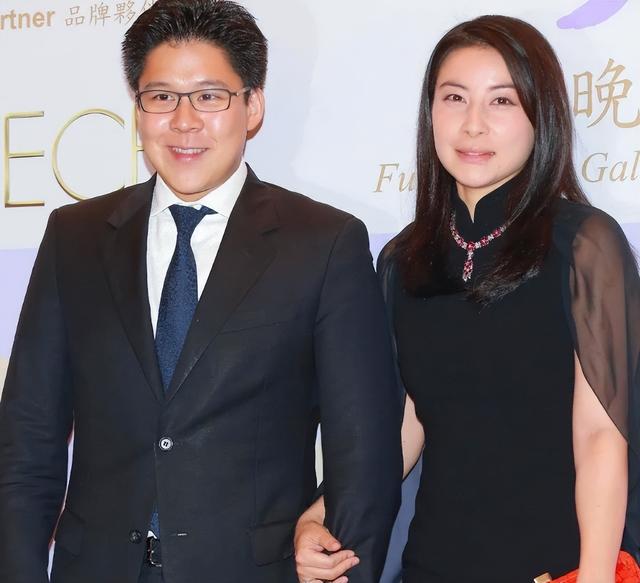 结婚13年，44岁郭晶晶再次迎来喜讯，又一次证明了霍启刚的眼光