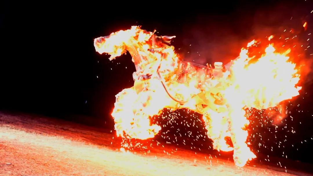 800公斤火焰机械马燃动马年!郫都“侠客”让武侠梦照进现实→插图6 800公斤火焰机械马燃动马年!郫都“侠客”让武侠梦照进现实→插图6