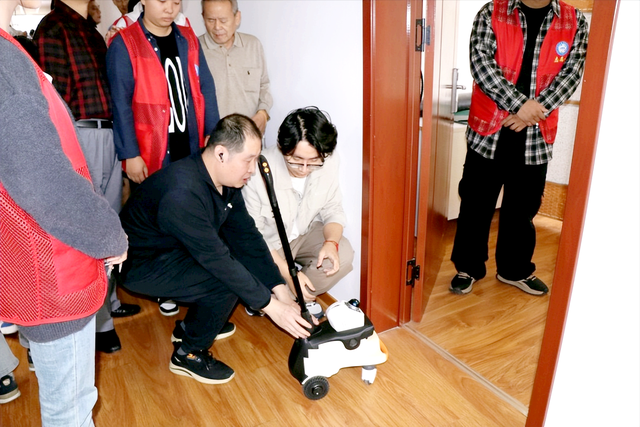 科技助盲，烟台盲人齐聚朱葛科技欢度国际盲人节