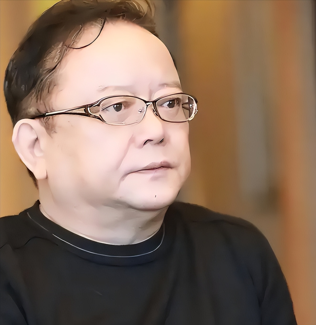 事实证明，被传卖掉上亿豪宅移民美国的王刚，已经走上另一条大道