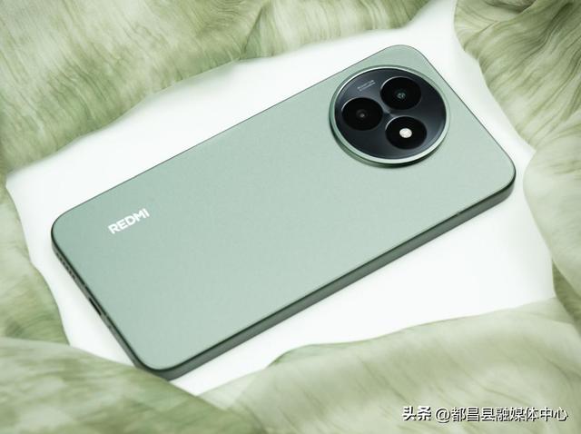 2025公认“接近完美”的5款直屏手机推荐，品质佳口碑好，适合用六年