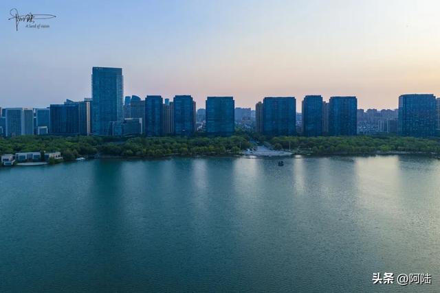 瓜渚湖畔优雅恬静、风光秀美，不知不觉间竟成了绍兴最宜居的地方