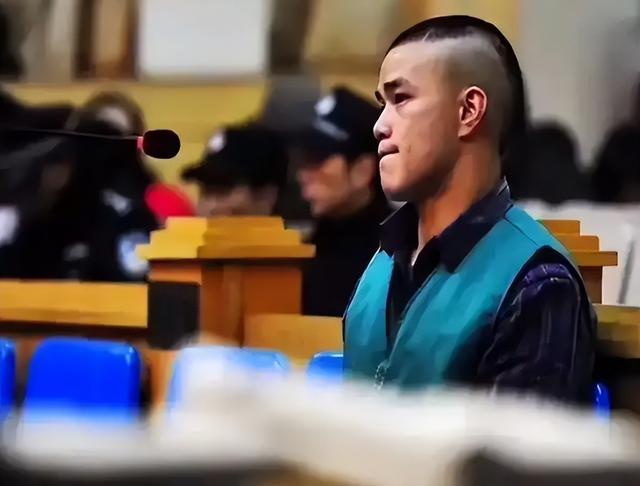 2002年，东北第一杀手李正光被执行死刑，临走要求：想喝一碗白酒