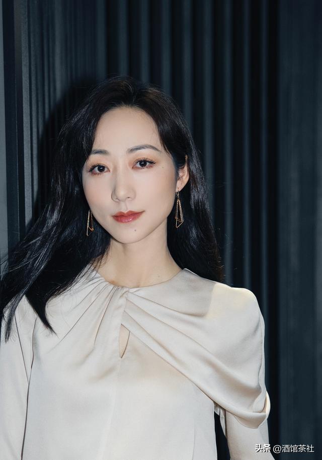 爷爷开国上将，爸爸副参谋长，家世显赫的她53岁却没生下一儿半女