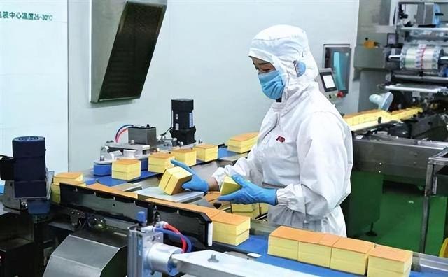 又一国产巨头“塌房”！细菌严重超标，坑害百姓，央媒点名怒批