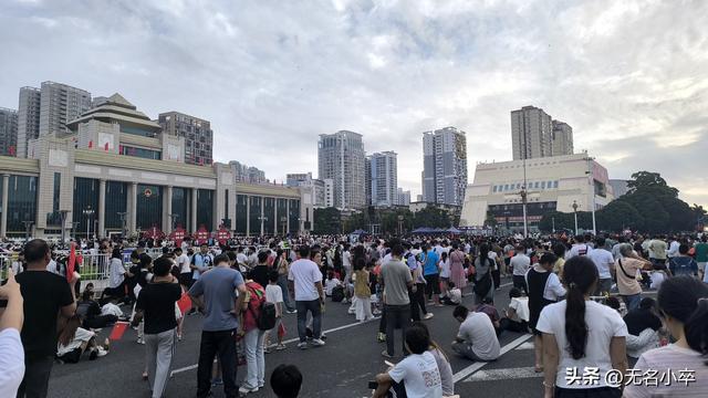 这是专属广西南宁的国庆节，人山人海，只为一场共同的仪式
