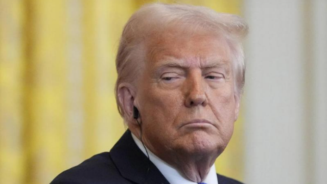 中方霸气反制，人民日报通告美国，特朗普忍气吞声，不愿取消访华