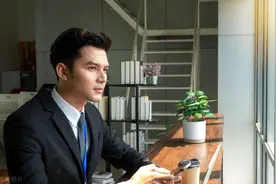 五年前我甩了男友，再见面他成了陆总：明天去领证，不然就失业！图片